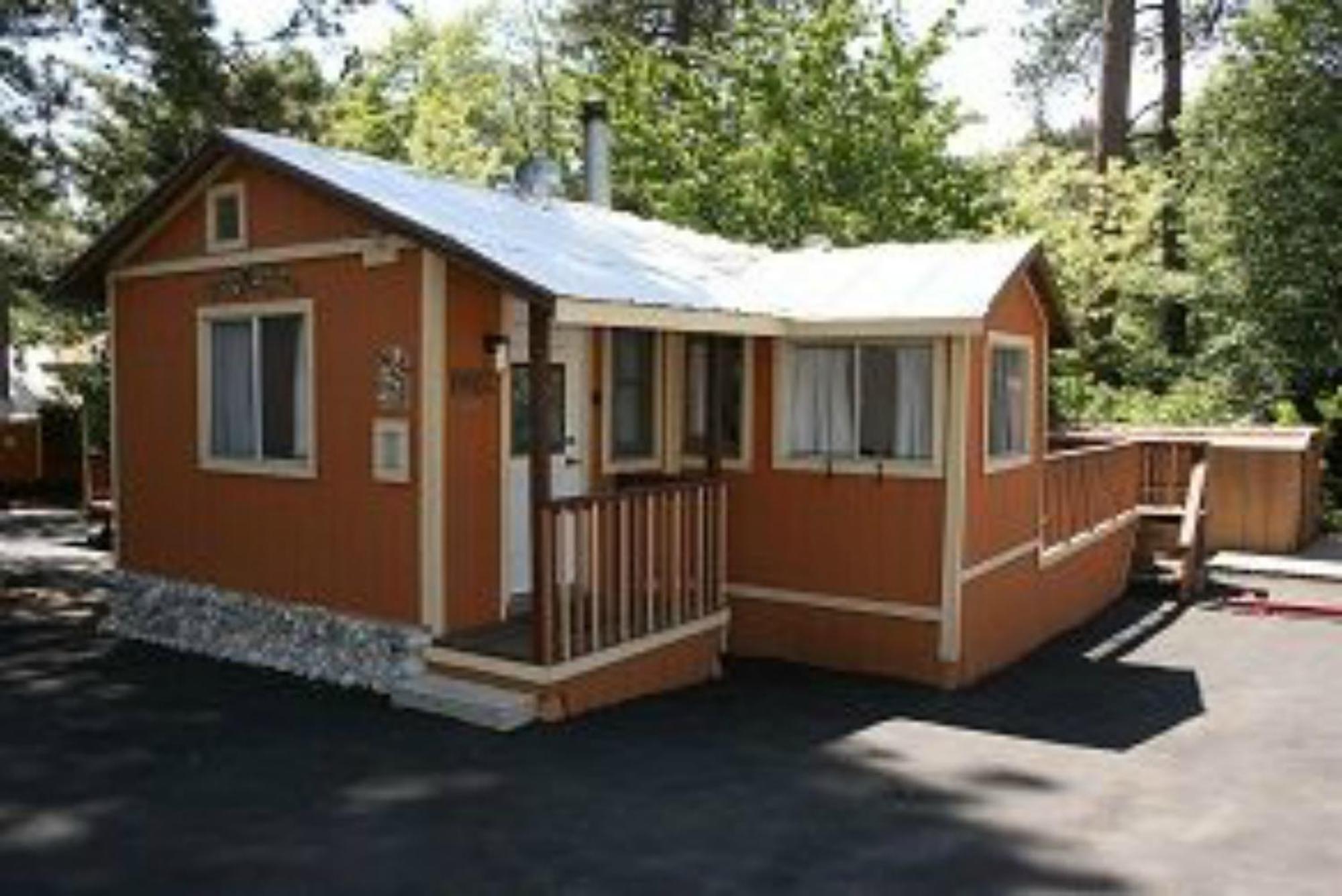 Sleepy Hollow Cabins And Hotel Crestline Esterno foto