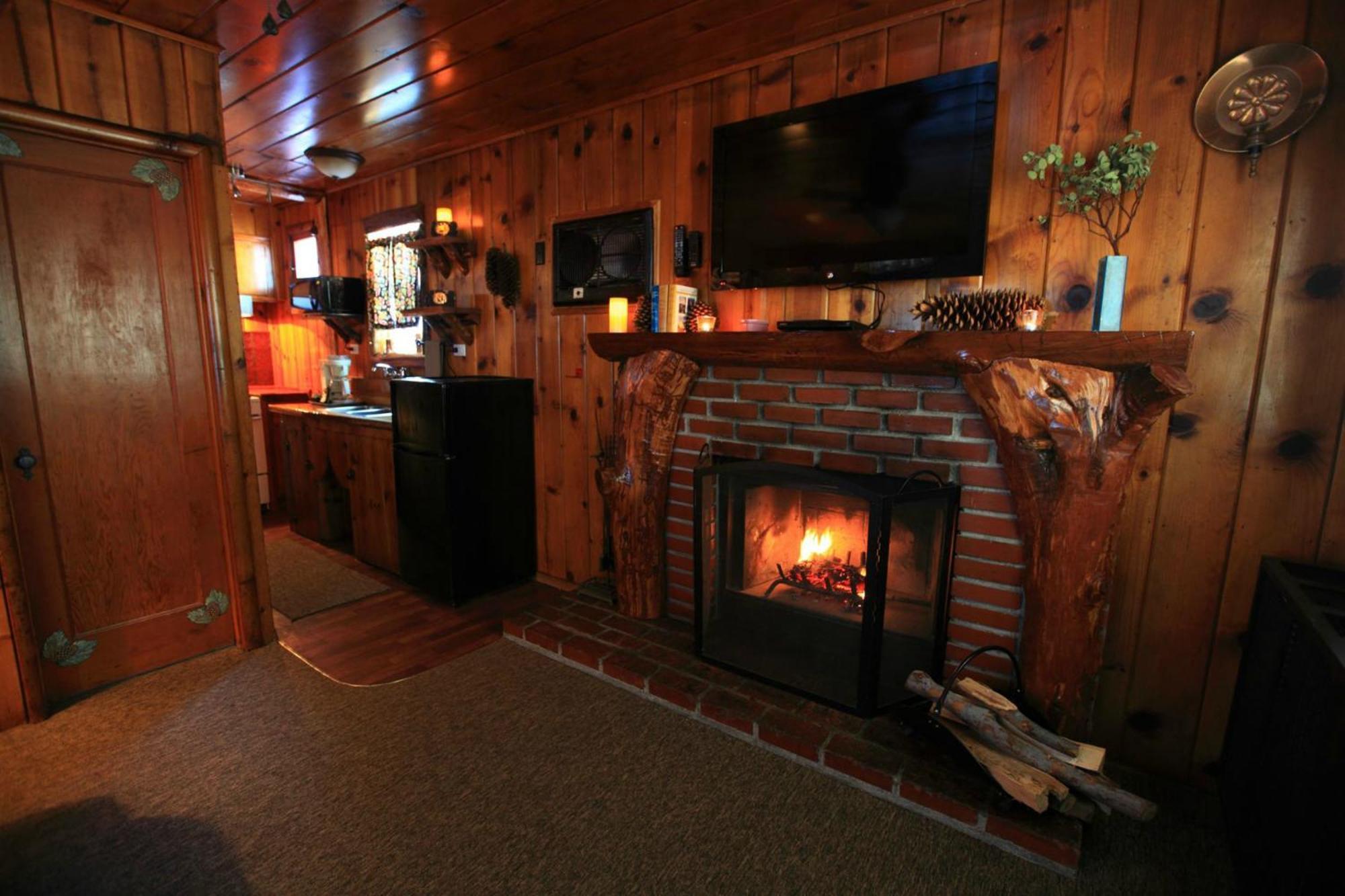Sleepy Hollow Cabins And Hotel Crestline Esterno foto