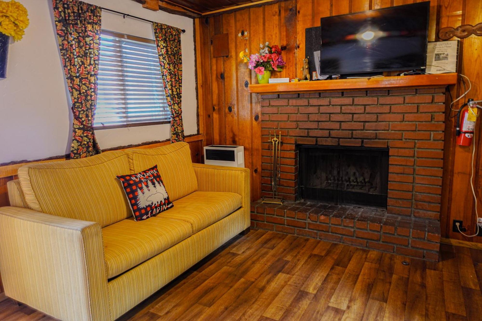 Sleepy Hollow Cabins And Hotel Crestline Esterno foto