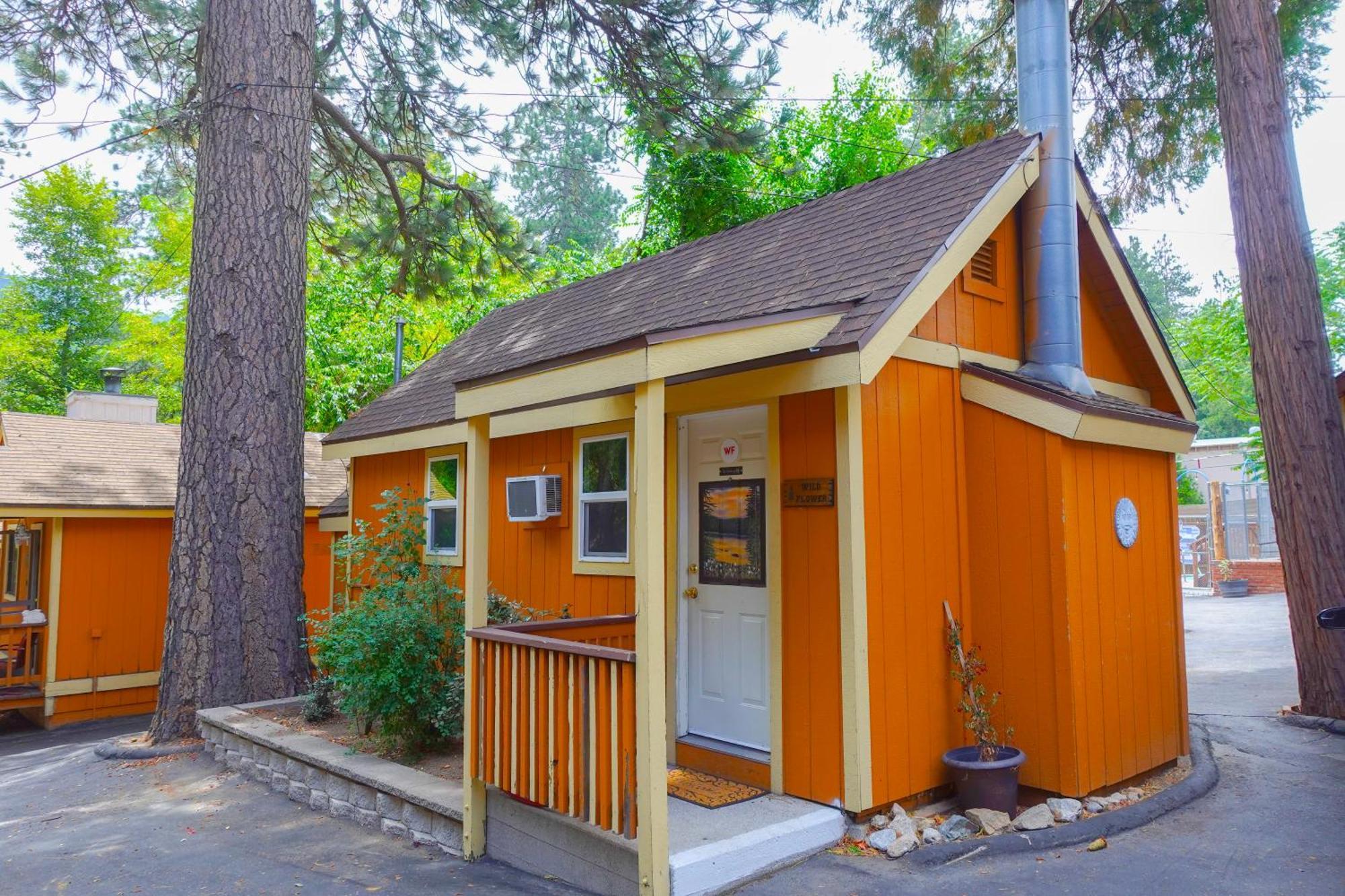 Sleepy Hollow Cabins And Hotel Crestline Esterno foto