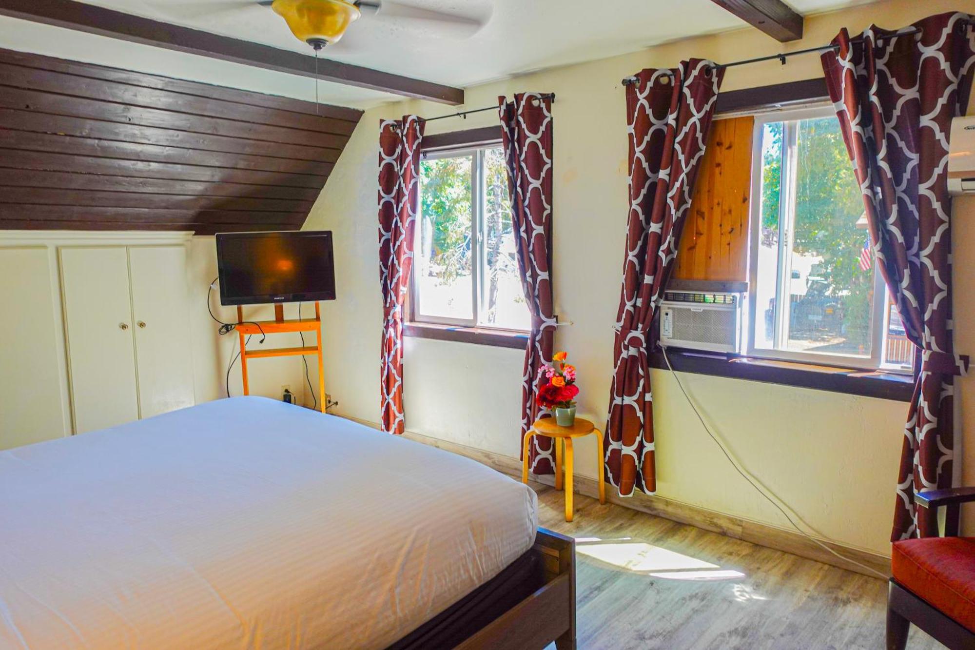 Sleepy Hollow Cabins And Hotel Crestline Esterno foto