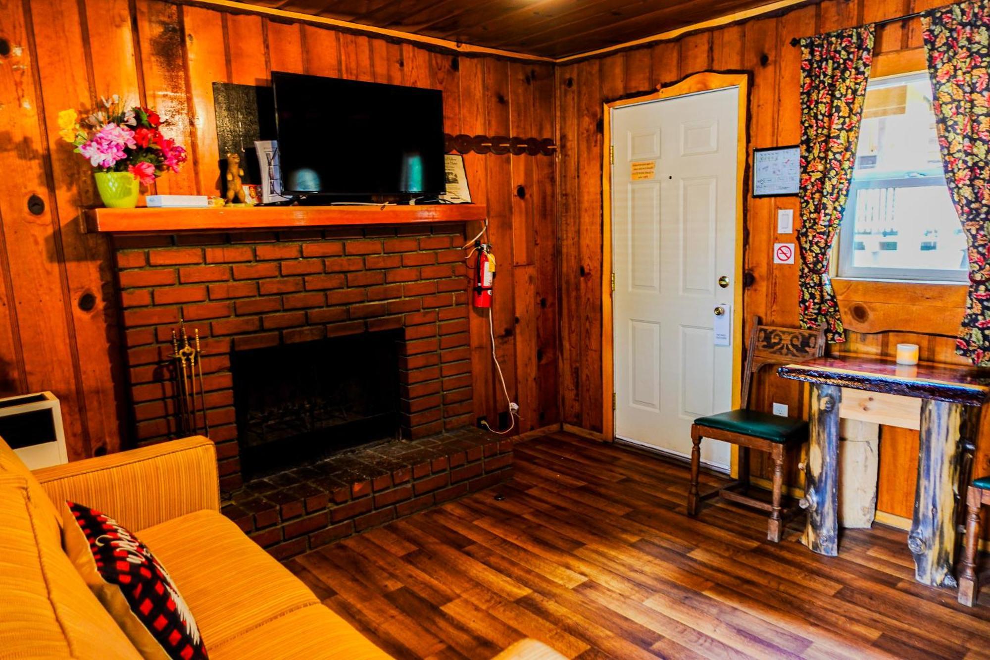 Sleepy Hollow Cabins And Hotel Crestline Esterno foto
