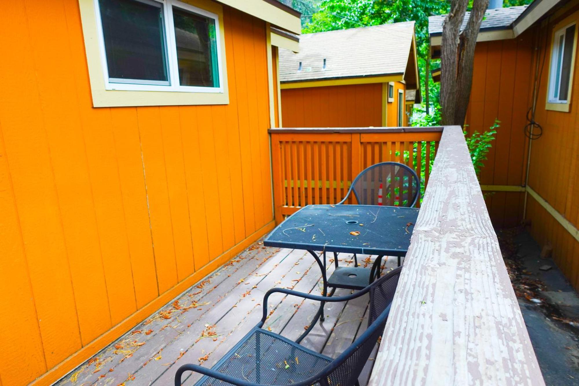 Sleepy Hollow Cabins And Hotel Crestline Esterno foto