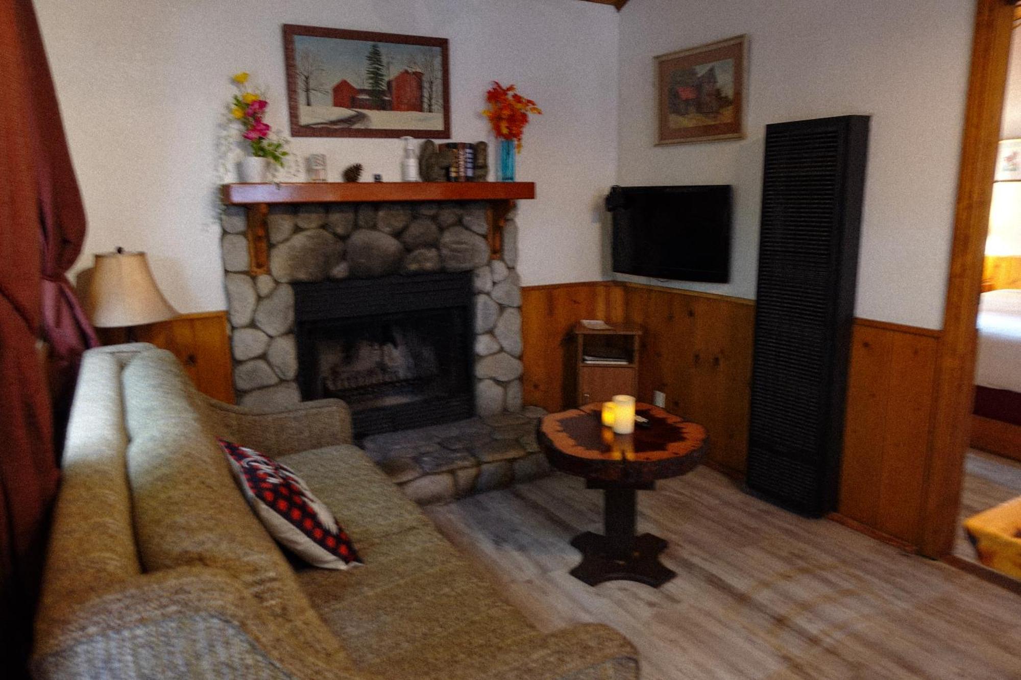 Sleepy Hollow Cabins And Hotel Crestline Esterno foto