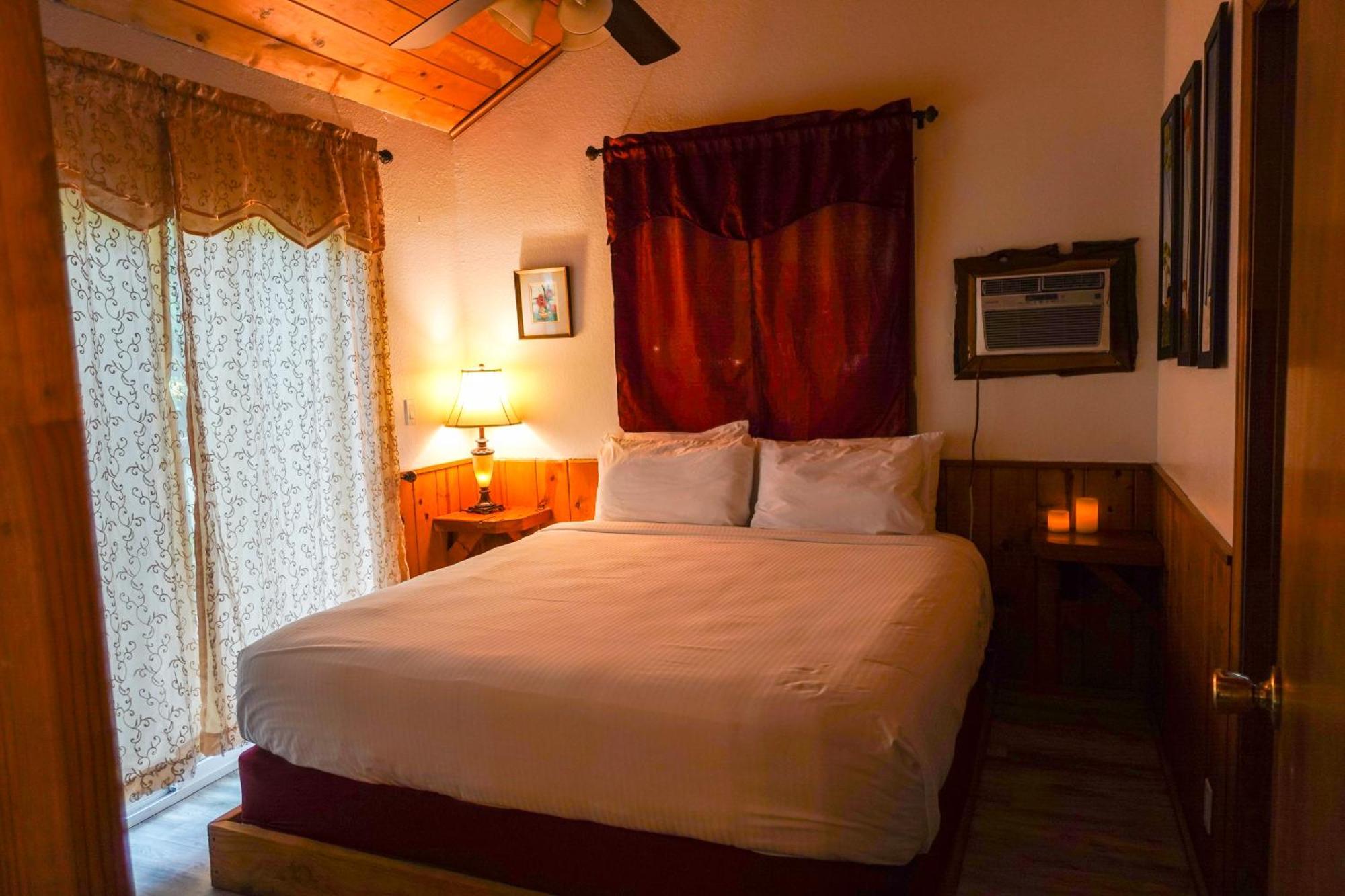 Sleepy Hollow Cabins And Hotel Crestline Esterno foto