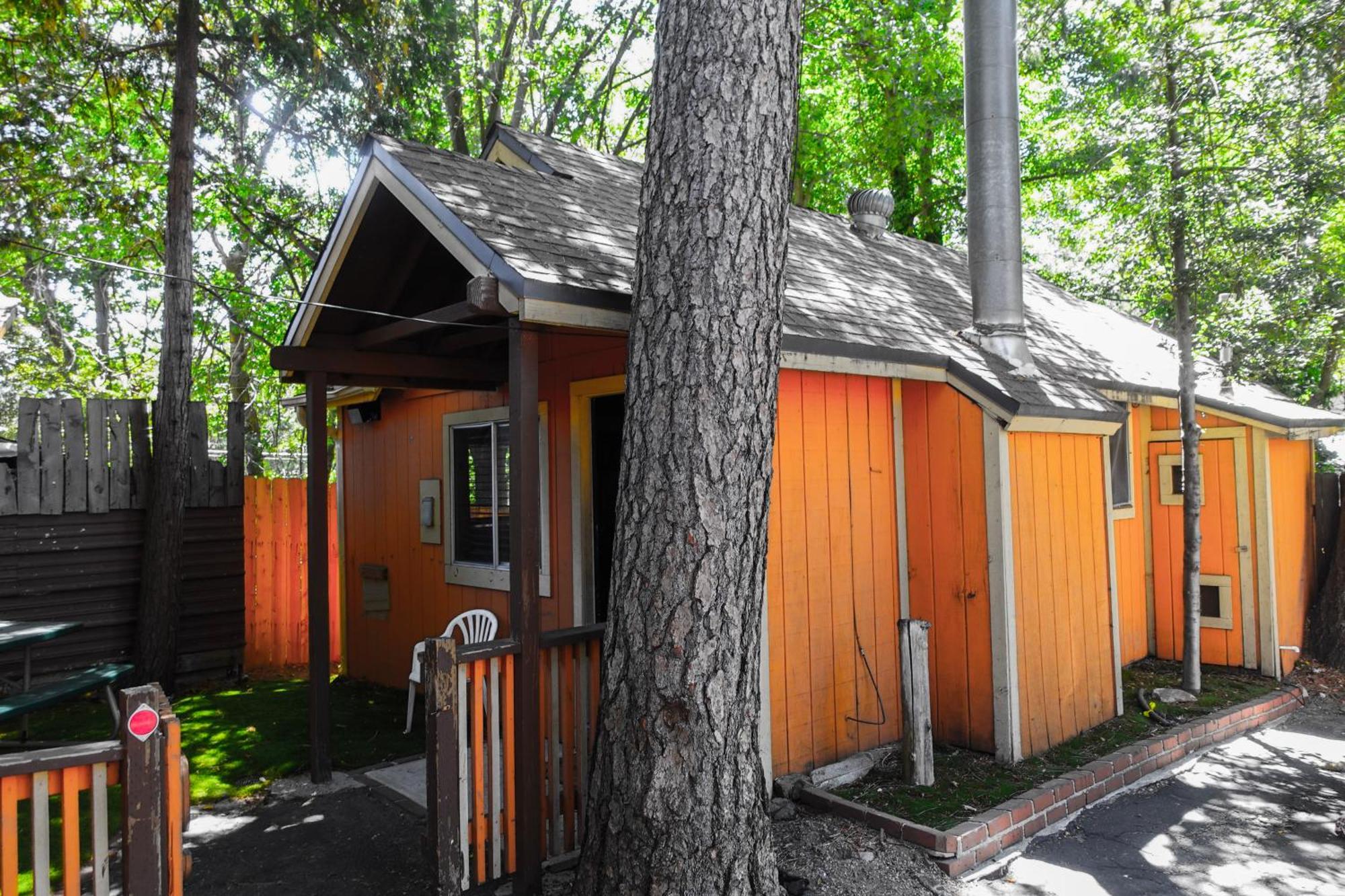 Sleepy Hollow Cabins And Hotel Crestline Esterno foto