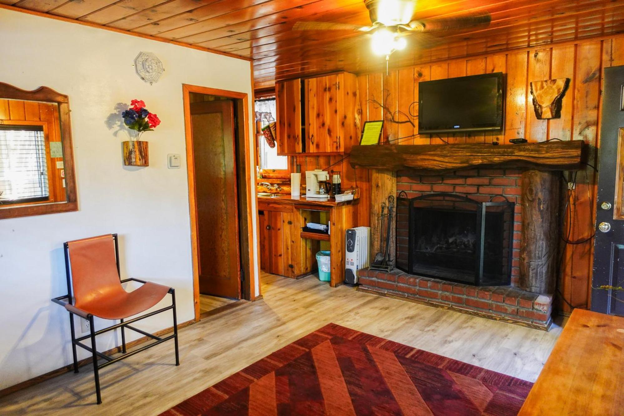 Sleepy Hollow Cabins And Hotel Crestline Esterno foto
