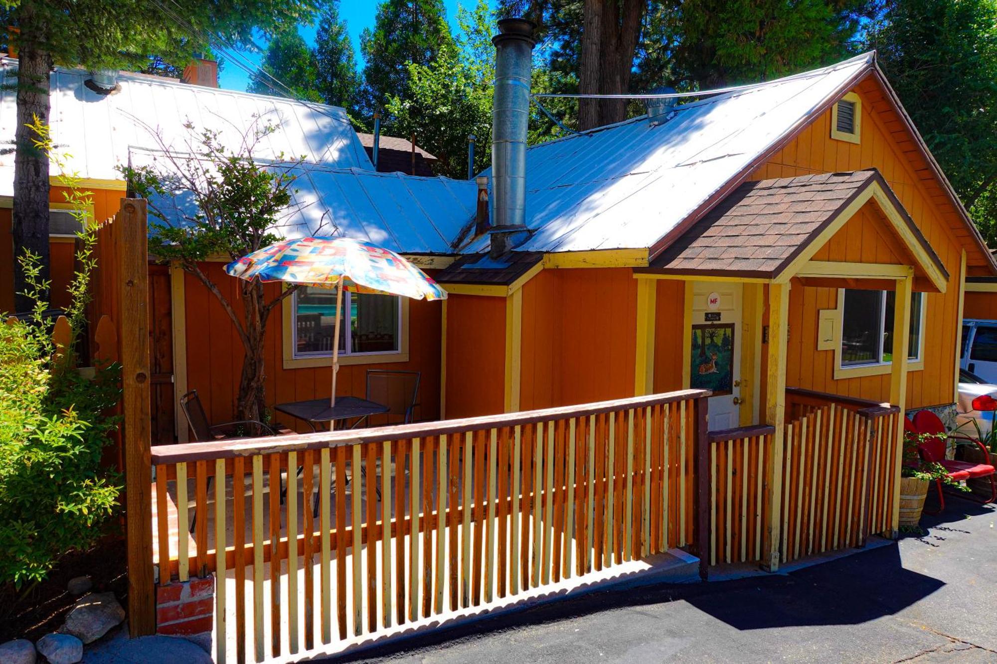 Sleepy Hollow Cabins And Hotel Crestline Esterno foto