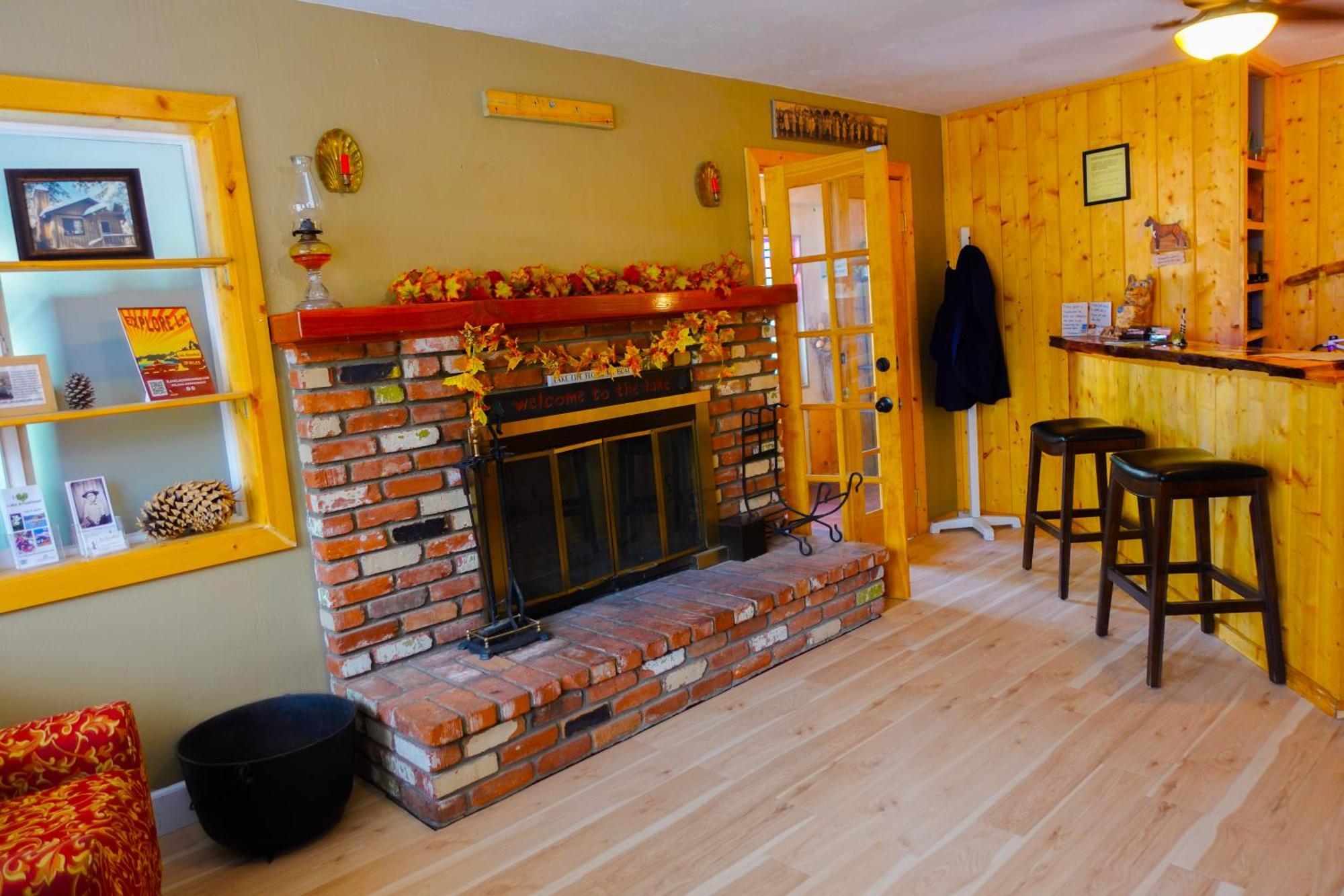 Sleepy Hollow Cabins And Hotel Crestline Esterno foto