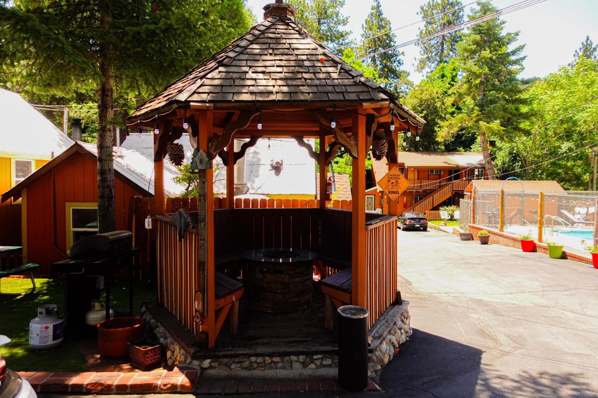 Sleepy Hollow Cabins And Hotel Crestline Esterno foto