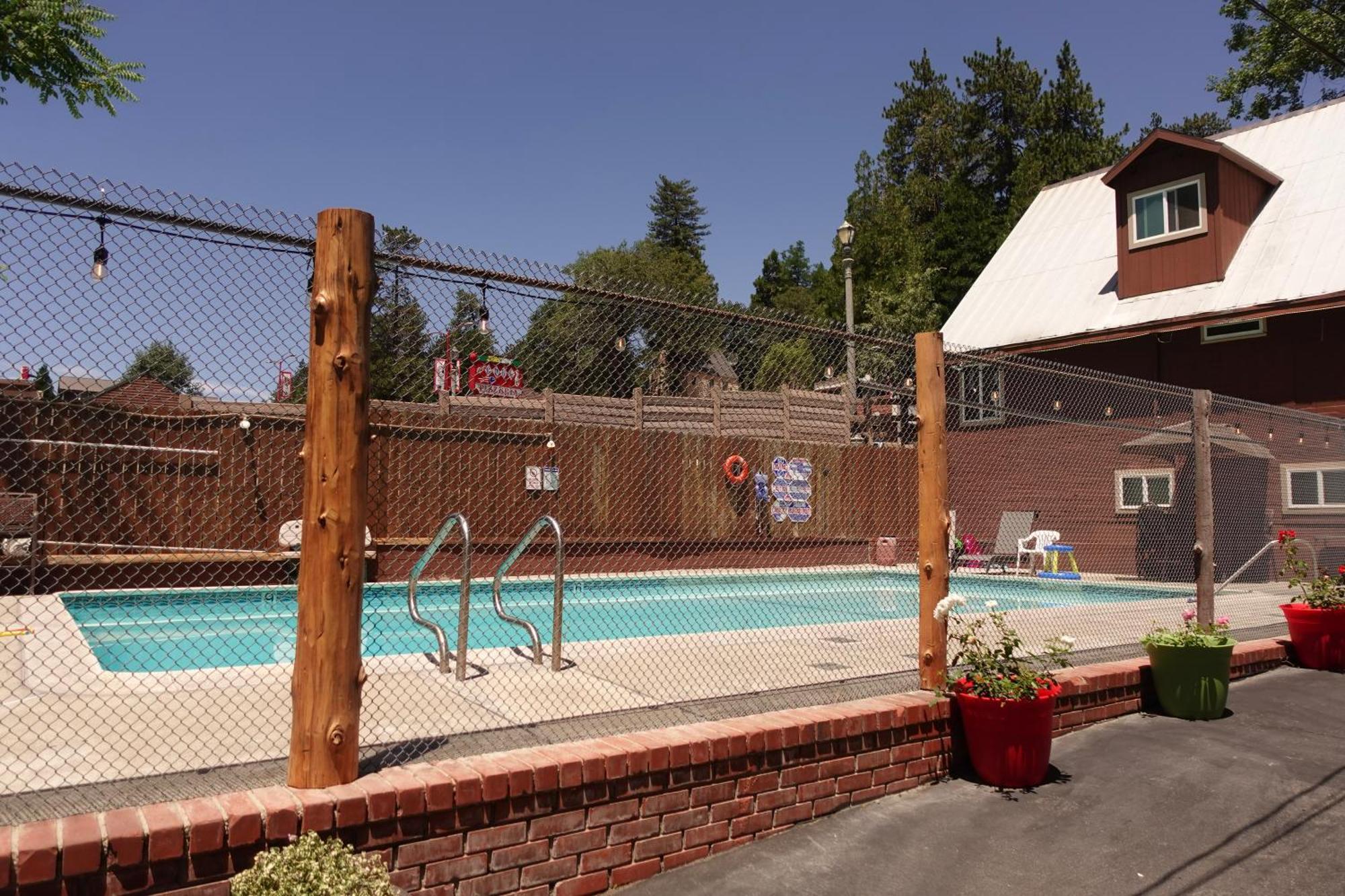 Sleepy Hollow Cabins And Hotel Crestline Esterno foto